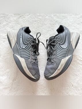 Nike boys sneakers size 5.5 Y